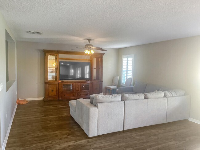 Photo - 1641 Strathmore Cir