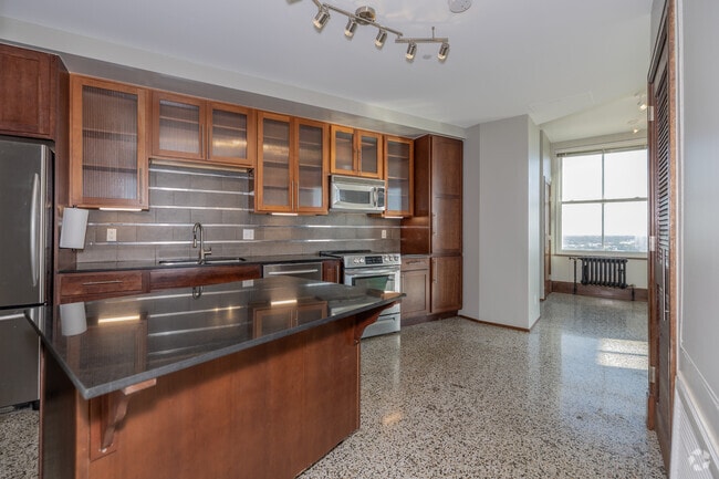 1BR, 1BA -847SF - Kitchen
