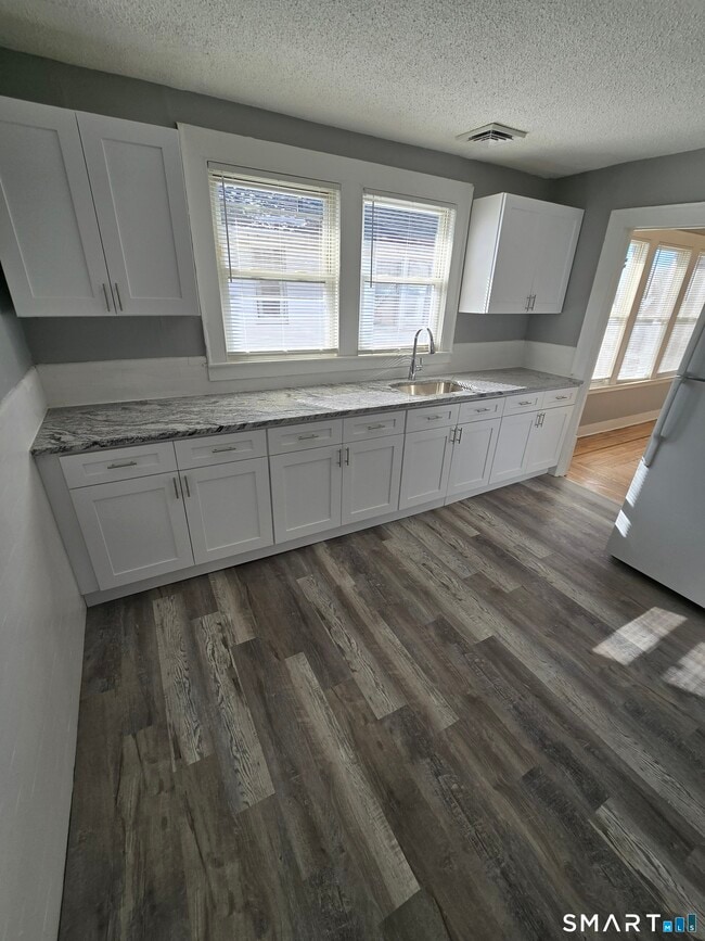 Building Photo - 263 Sheffield Ave Unit 3