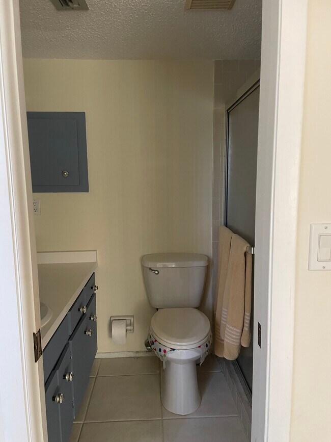 Photo - 251 Airport Ave E