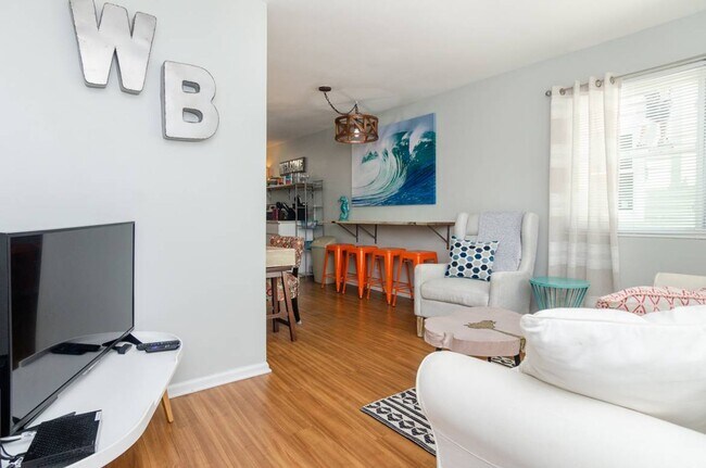 Photo - 1 E Columbia St