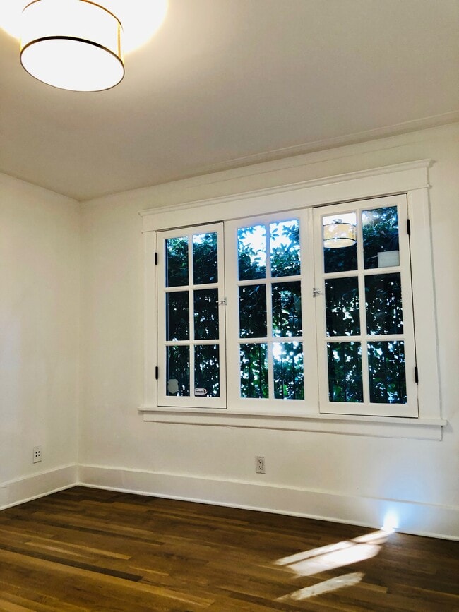 Building Photo - 2044 N Highland Ave Unit 7