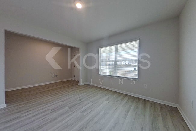 Photo - 4618 Malay Cir