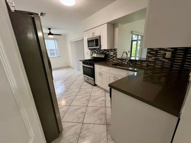 Building Photo - 8640 Wilshire Dr Rental
