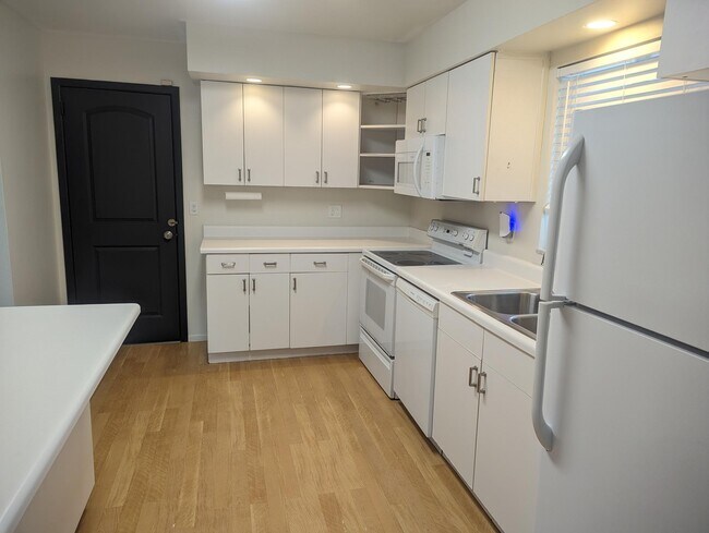 Photo - 2123 Tetlow Pl