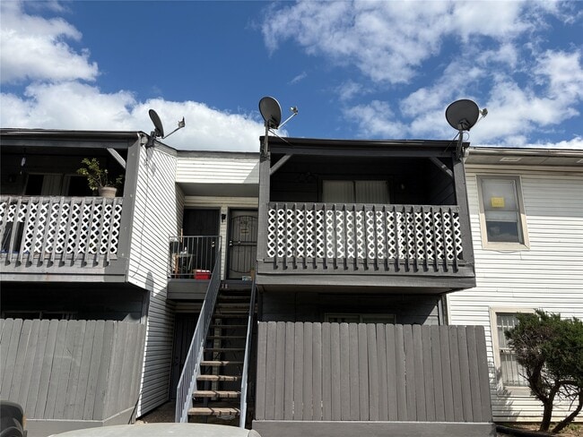 Building Photo - 7200 Clarewood Dr Unit 13