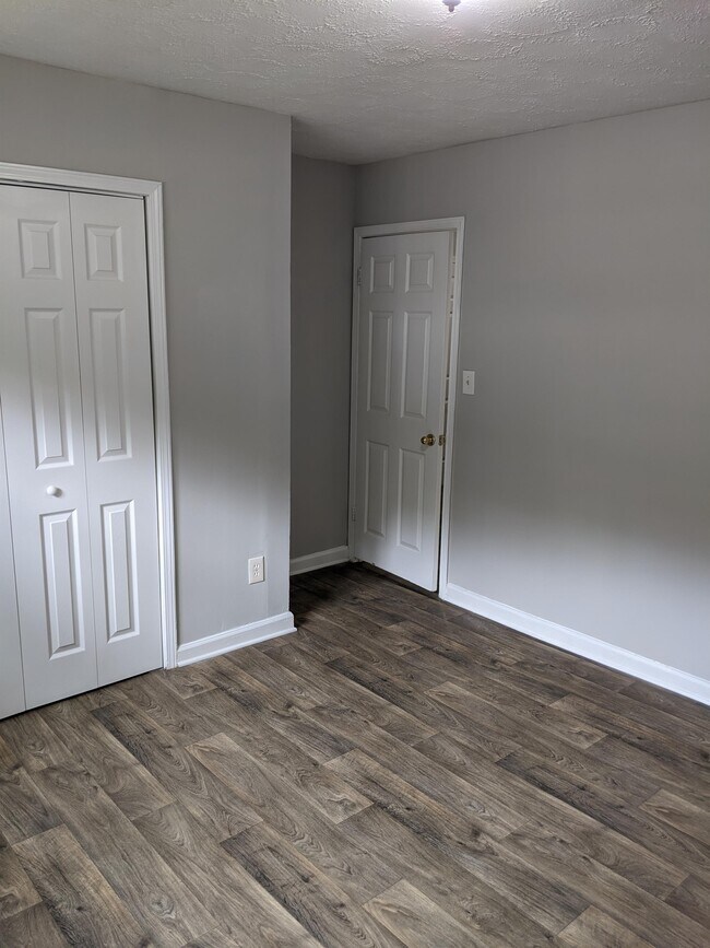 Photo - 1144 Regis Rd SE