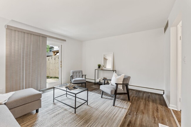 Photo - 106 Tarryton Ct E