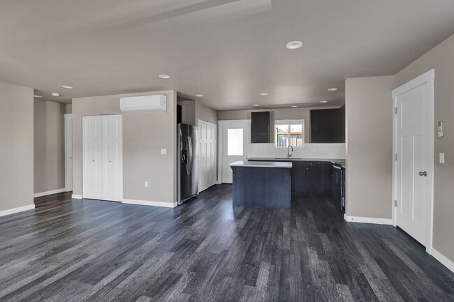 Photo - 2 Bed 2 Bath - A/C - Pet Friendly - Excellent Condition