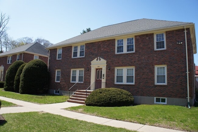 Building Photo - 163 Everett St Unit 3
