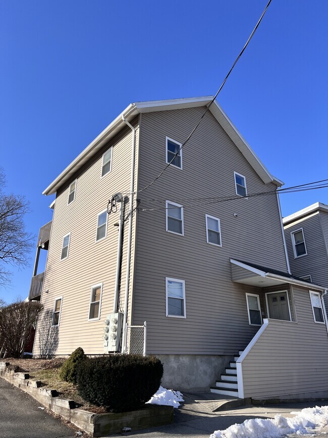 Building Photo - 307 Washington Ave Unit 4 Rental