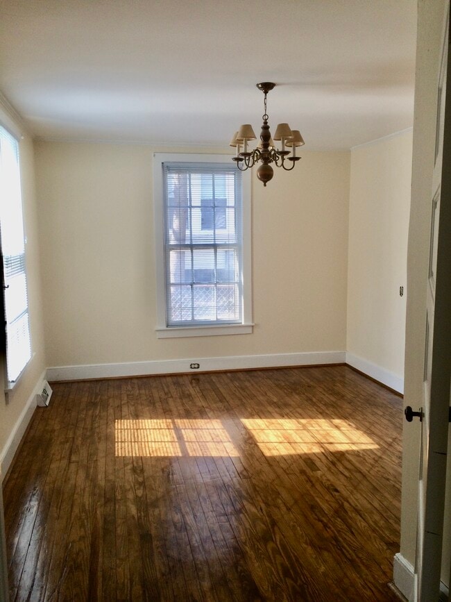 Dormitorio trasero - 730 Maryland St Unidad 1