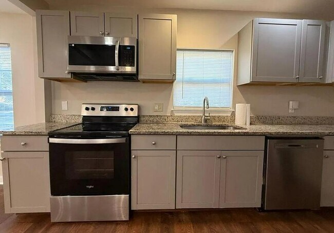 Photo - 221 Sheppard Pl