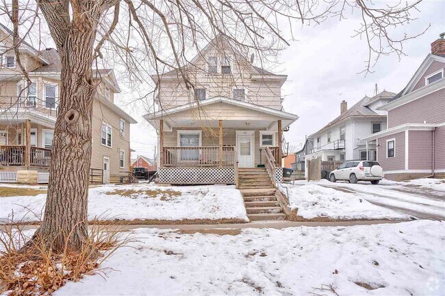 Building Photo - 125 N Van Buren St Unit 1 Rental