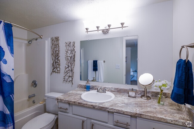 C-1BR-A 1BD 1BA - Baño - The Columns Apartments