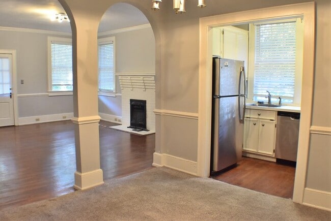 Photo - 2417 Blossom St