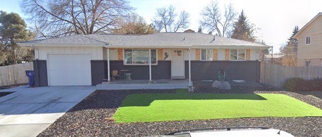 Low maintenance front yard on corner lot - 952 S Garland Way
