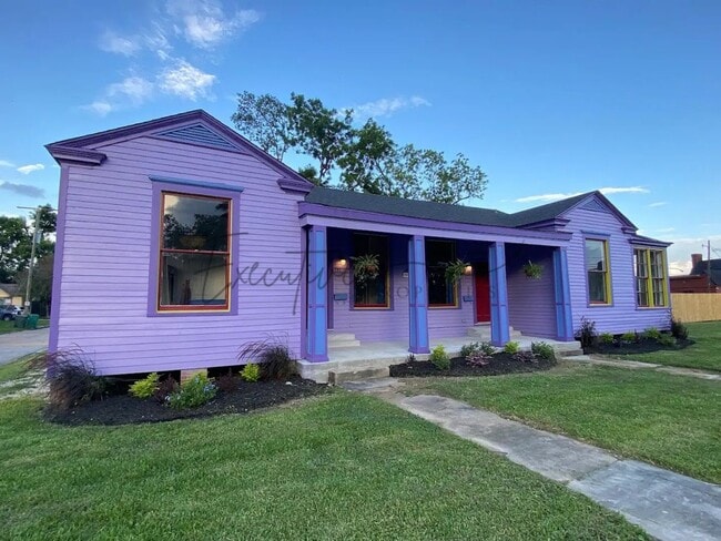 Building Photo - Charpentier District 2-Bed Duplex with Wi-... Rental