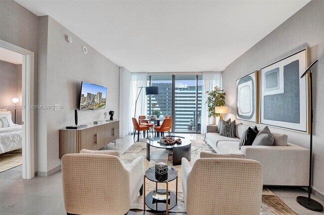 Building Photo - 88 SW 7th St Unit 1408