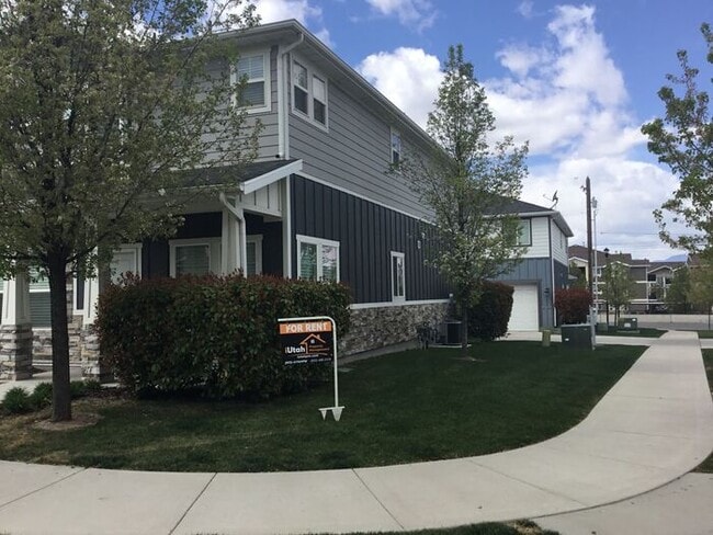 Photo - 3 bdrm 2 1/2 bath Townhouse