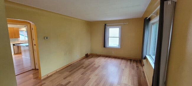 Photo - AVAILABLE September - 4 Bed 3 Bath w/ Spacious Back Deck - SHORT TERM LEASE TILL END OF APRIL