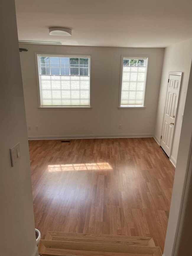 Photo - 128-130 River Road Ext