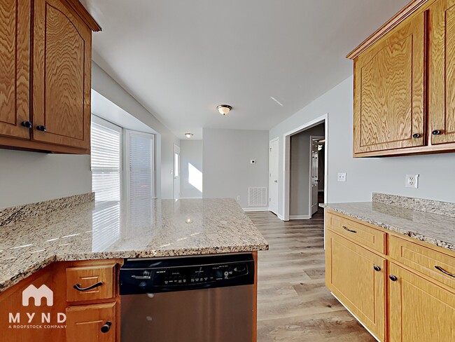 Photo - 560 Sunray Dr