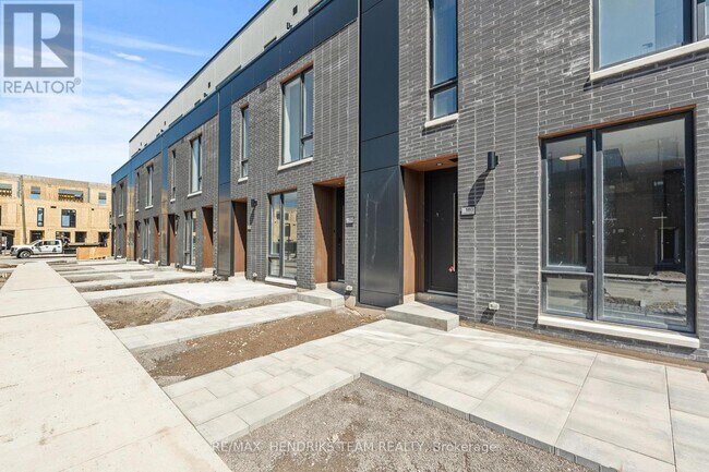 Photo - 160 Everett Cmn