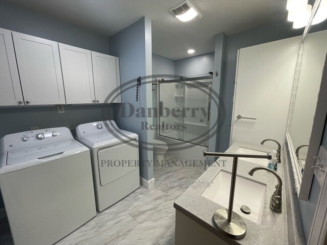 Photo - 109 S Main St