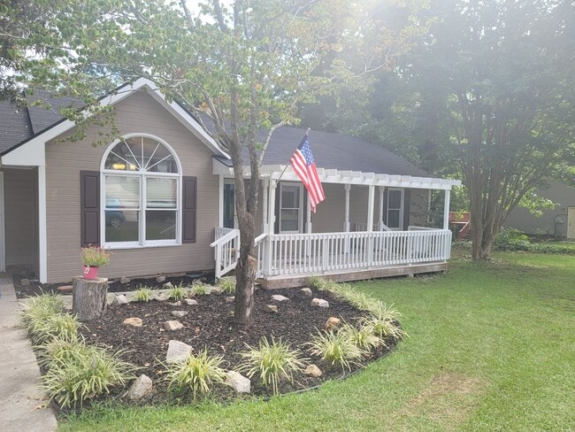 Fully Renovated 3 Br/ 2 Ba Home Located Mi... - Fully Renovated 3 Br/ 2 Ba Home Located Mi...