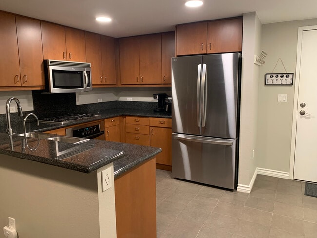 Kitchen - 875 G St Unit 513