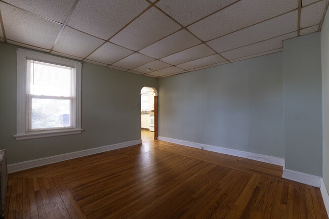 Building Photo - 50 Youngs Ave Unit 1 Rental