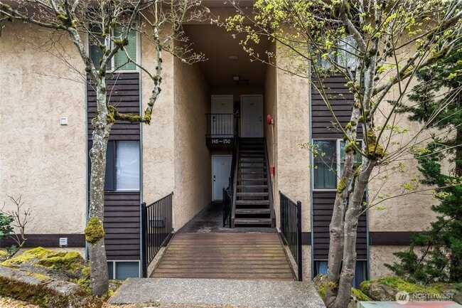 Building Photo - 12423 NE 145th Pl Unit B145