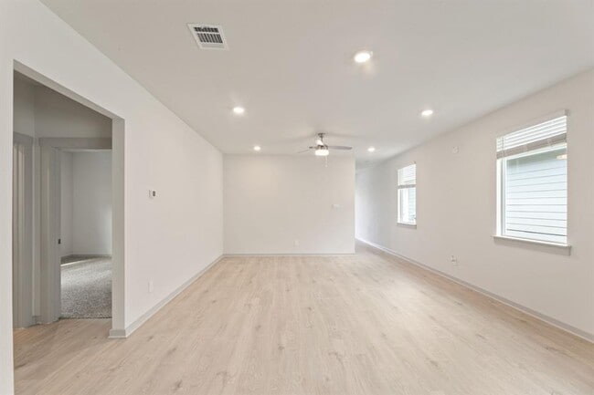 Photo - 237 Ashford St