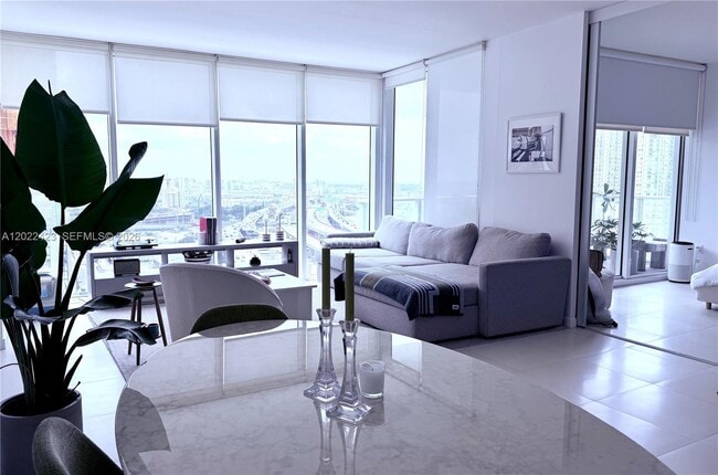 Building Photo - 1040 Biscayne Blvd Unit 1606