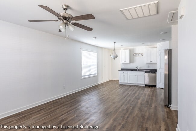 Photo - 100 Henson St