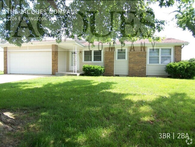 Building Photo - Very Clean Spacious 3 Bedroom 1.5 Bath 2 C... Rental