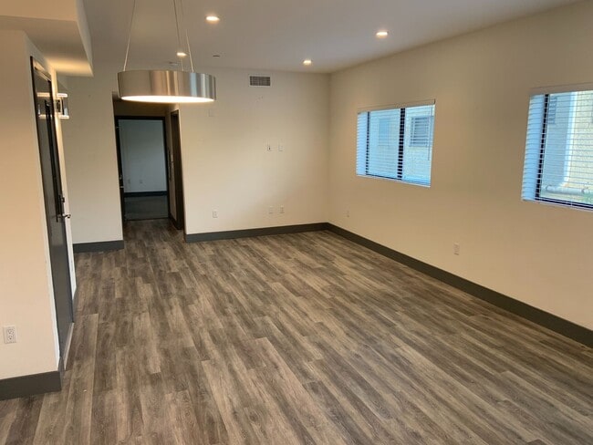 Photo - 3743 Midvale Ave Unidad 101