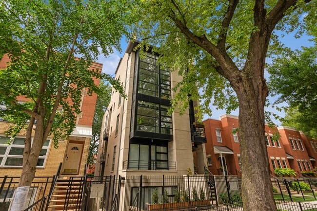 Building Photo - 1442 N Mohawk St Unit 2 Rental
