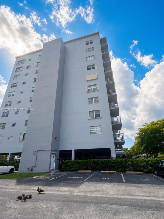 Building Photo - 1470 NE 125th Terrace Unit 407