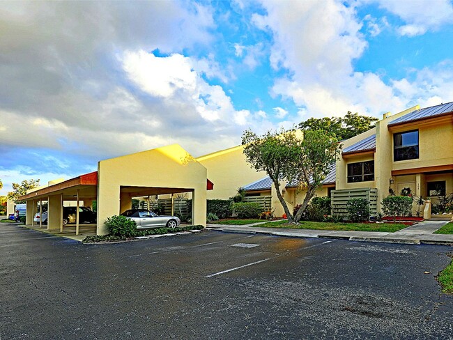 Building Photo - 8805 Lateen Ln Unit 8805 Lateen Ln. #203