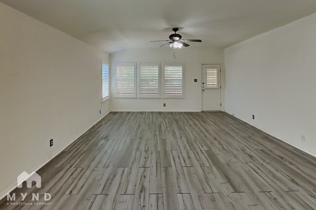 4611 Echo Lake Dr