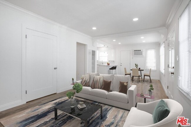 Photo - 5402 Monroe St