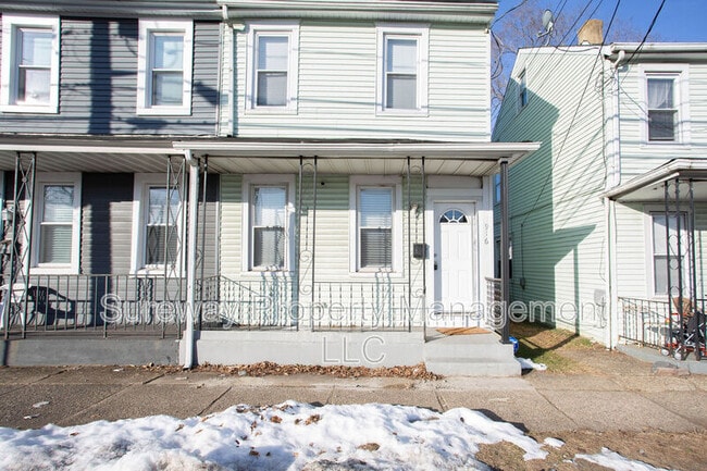 Building Photo - 916 High St