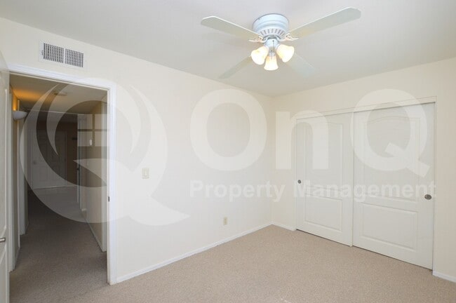 Building Photo - 303 N Miller Rd Rental