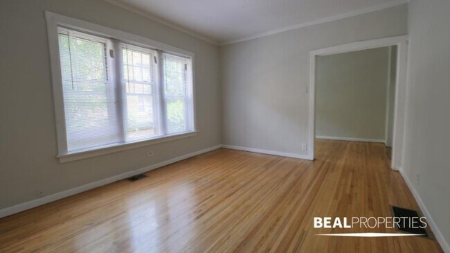 Building Photo - 1 bedroom in CHICAGO IL 60657 Unit S3