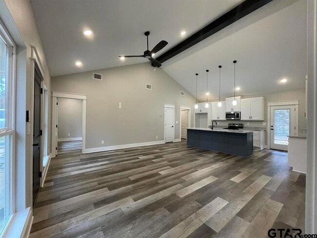 Photo - 446 Chelsea Ln