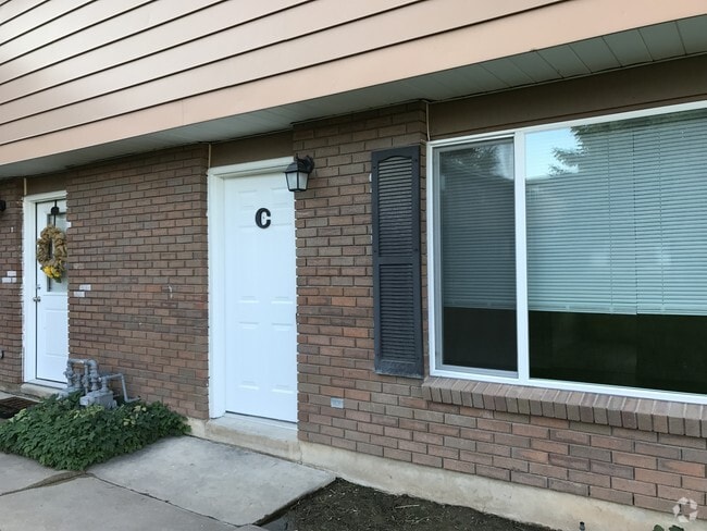 Building Photo - 1064 Nayon Dr Unit #C Rental