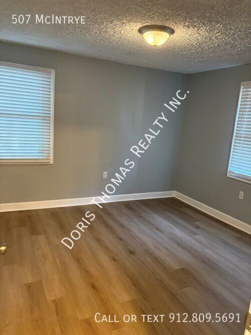 Photo - 507 McIntyre St