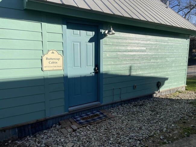 Photo - 607 Live Oak St